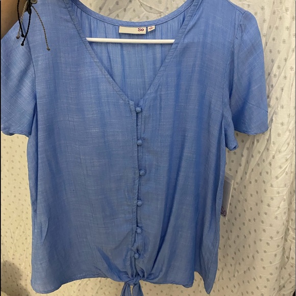 a blue t-shirt with buttons - Picture 3 of 4